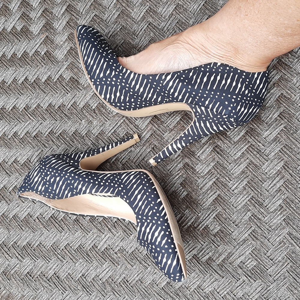 Black n White Fabric pumps